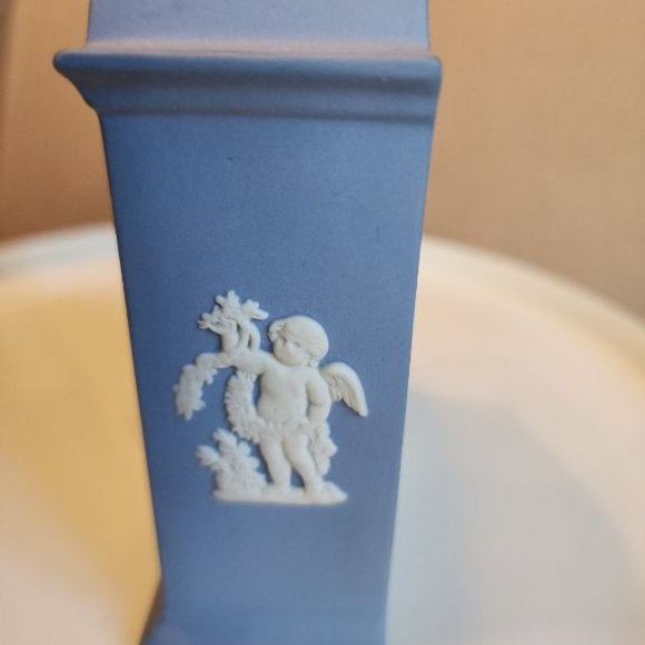 WEDGEWOOD JASPERWARE CLOCK. ORNAMENTAL CHERUB DETAIL - Picture 2 of 5